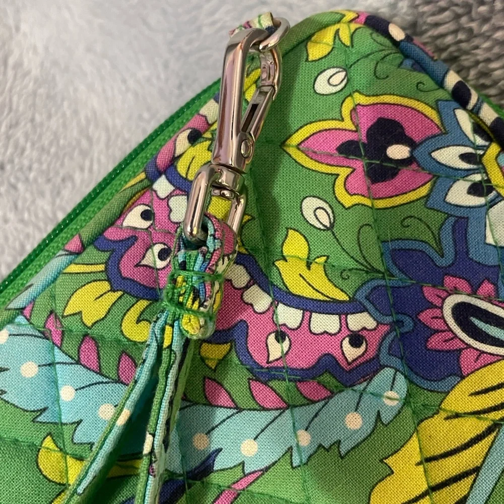 Vera Bradley “Emerald Paisley”Retired all in one Wristlet